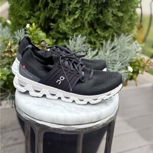 On Running Cloudflow Men's Black Athletic Shoes with White Soles Size 10